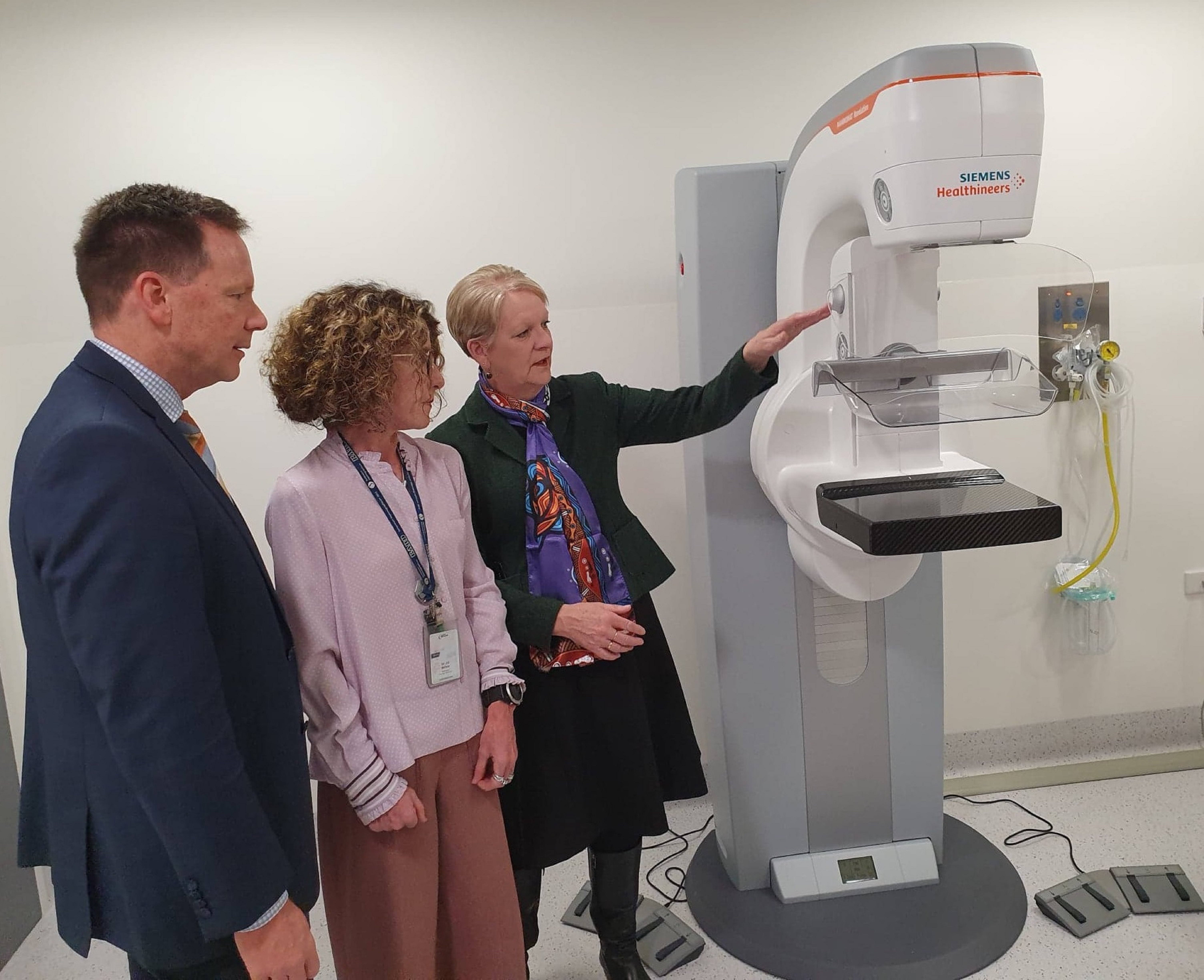Bendigo Health Board Chair Bob Cameron, Radiologist Jill Wilkie and Member for Bendigo West Maree Edwards discuss the new mammography machine.